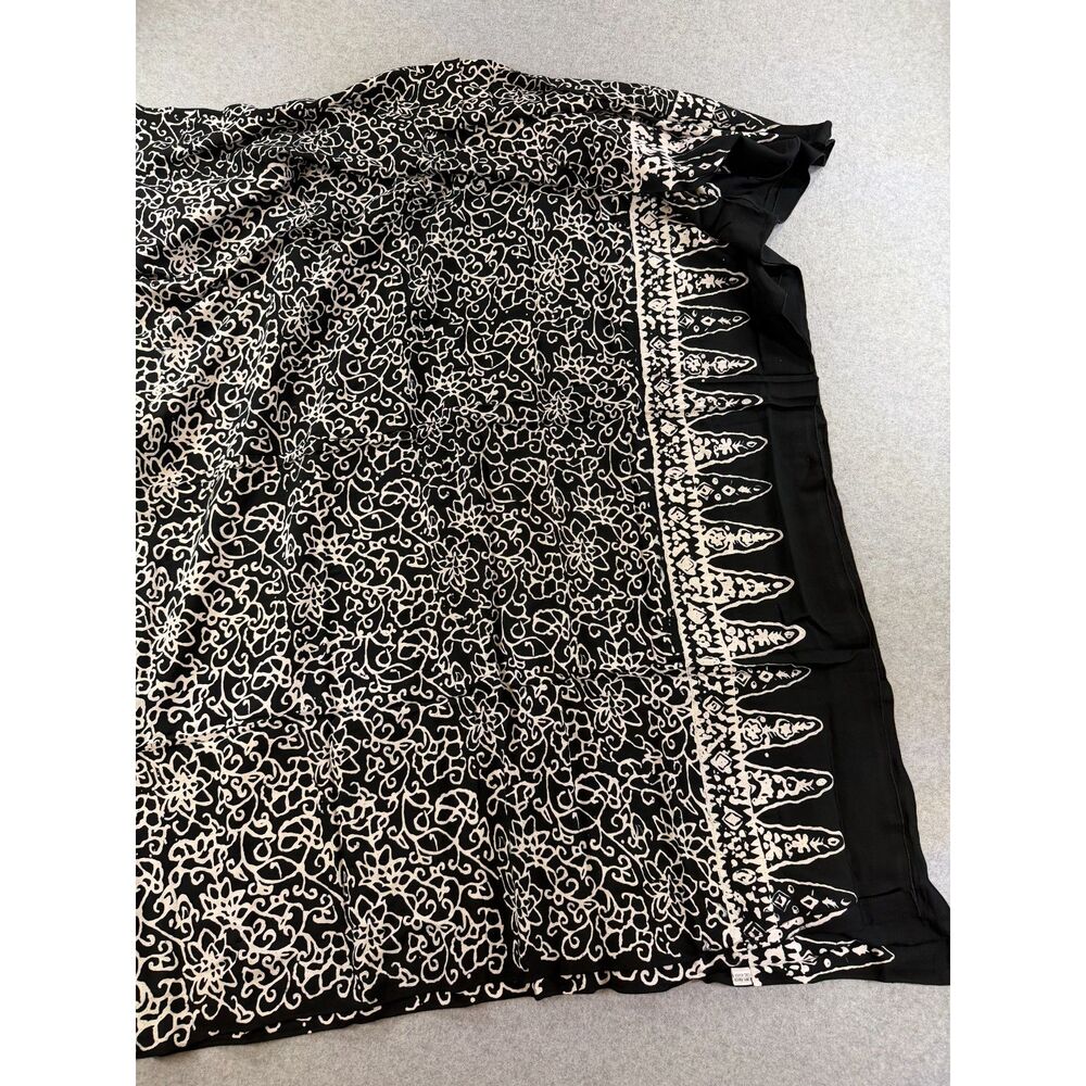 Black White Batik Floral Sarong Pareo Beach Cover Up Coconut Buckle 3192